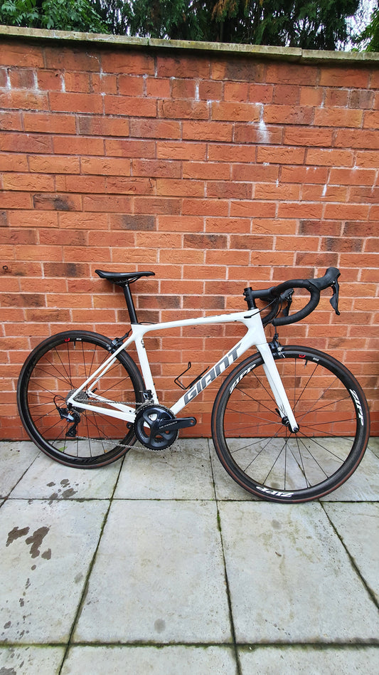 Giant TCR Advanced 1 KOM Ultegra Carbon Road Bike ZIPP M - Pearl White - Light