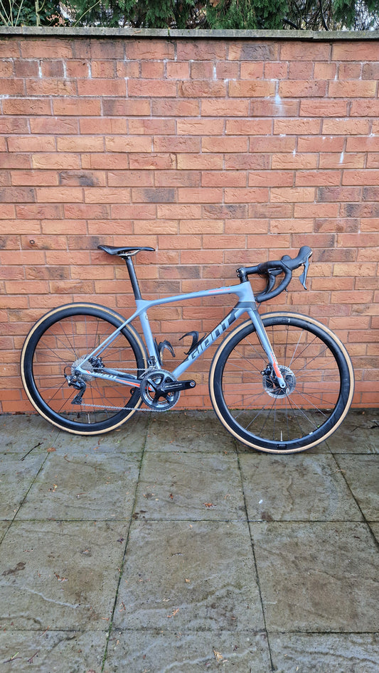 Giant TCR Advanced Pro 1 Ultegra Disc Carbon Road Bike - Light - Small/52