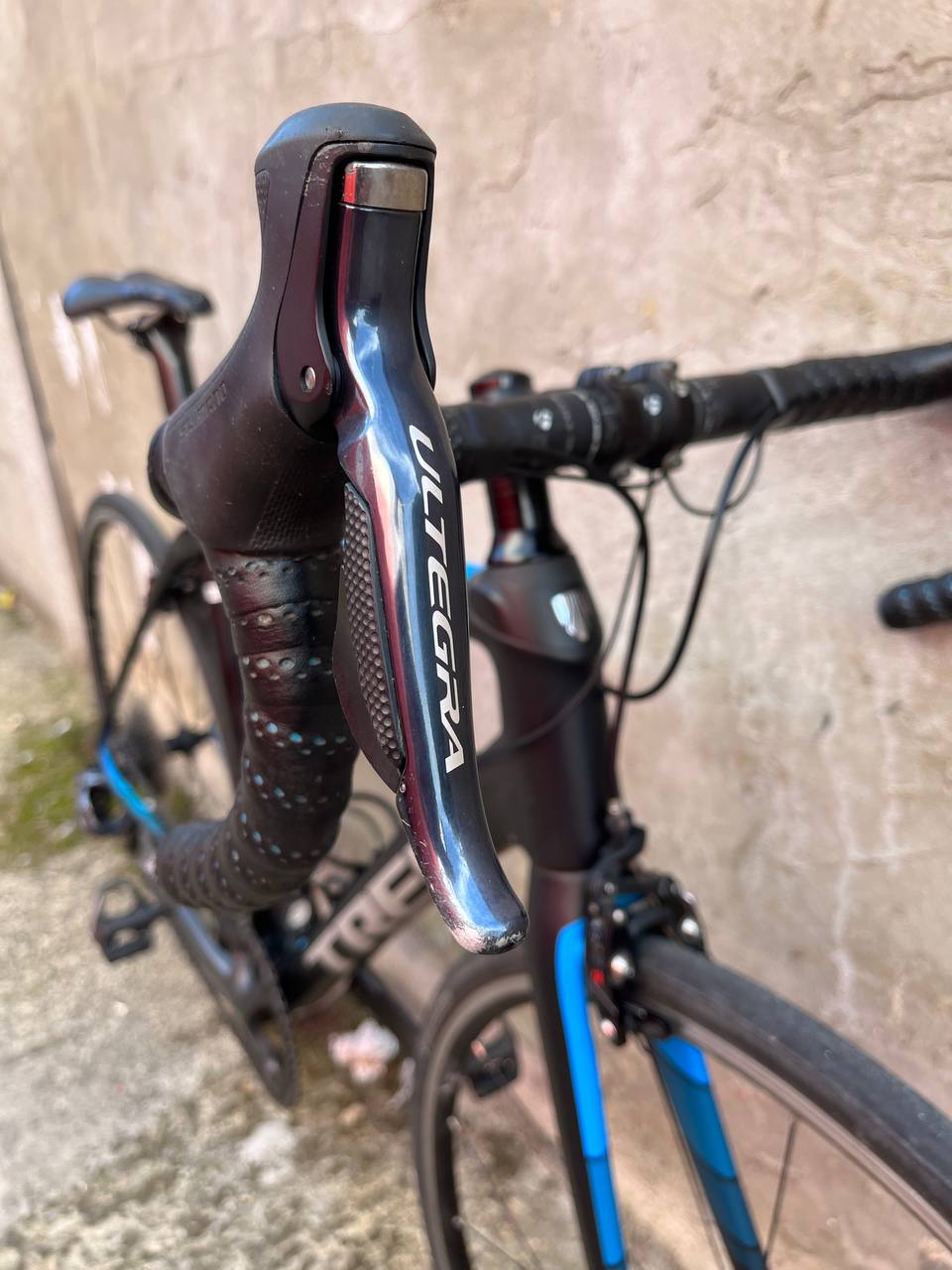 54 Trek Domane SL7 Ultegra Di2 Carbon Endurance Road Bike - Light