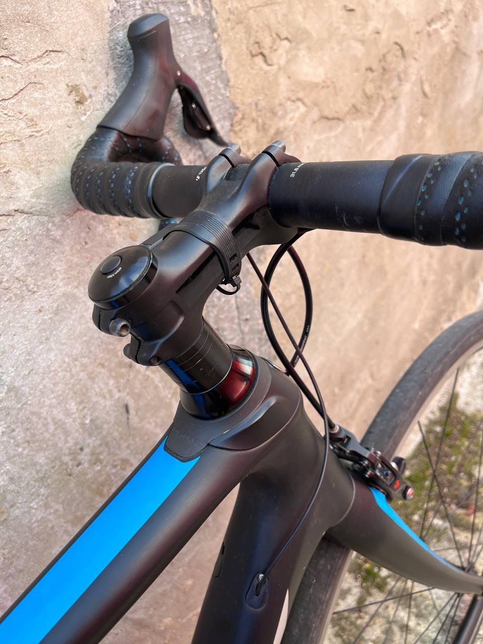 54 Trek Domane SL7 Ultegra Di2 Carbon Endurance Road Bike - Light