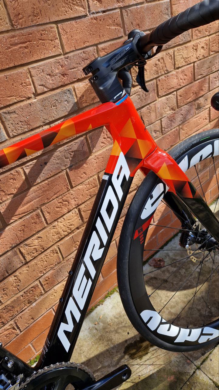 Merida Reacto 5000 Bahrain Victorious Ultegra Carbon Disc Road Bike - M 54cm