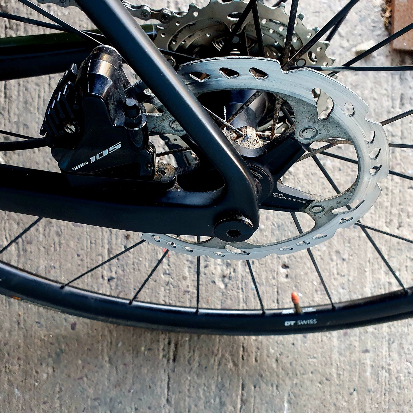 Canyon Ultimate CF SL Shimano 105 R7000 Carbon Disc Road Bike - XSs